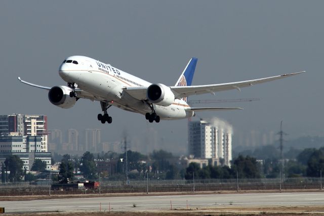 Boeing 787-8 (N26909) - 29/11/2020 : Seconds after lift-off, same flight to Washington (IAD) as in the preceding picture.