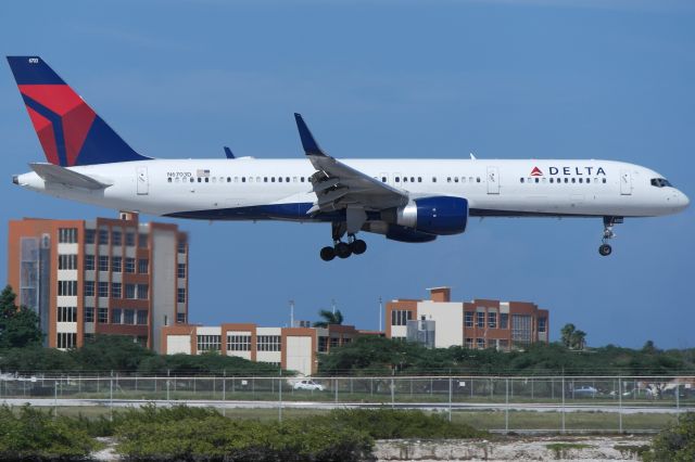 Boeing 757-200 (N6703D)