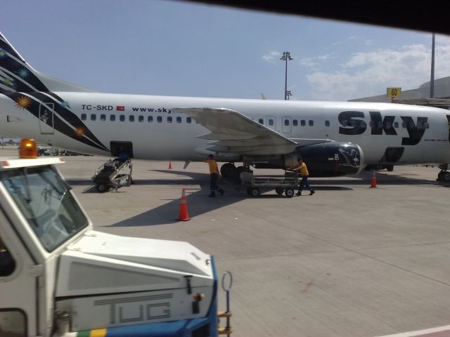 BOEING 737-400 (TC-SKD) - SKY - schwarz / black