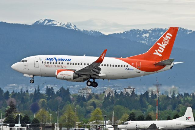 Boeing 737-500 (C-FANF)