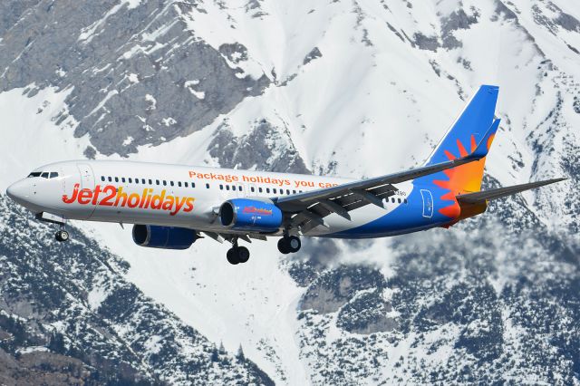 Boeing 737-800 (G-JZBO)