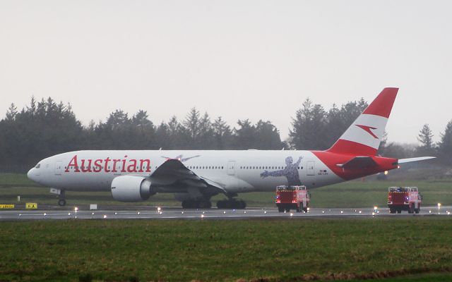 Boeing 777-200 (OE-LPF) - austrian b777-2q8er oe-lpf 60-year-livery diverting to shannon while routing vienna to chicago 14/1/19.