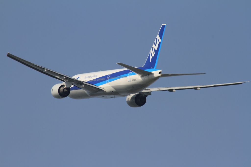 Boeing 777-200 (JA742A)
