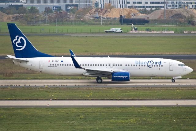 Boeing 737-800 (9H-HLY)