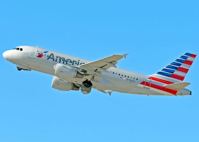 Airbus A319 (N758US)