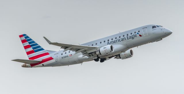 Embraer 170/175 (N138HQ)