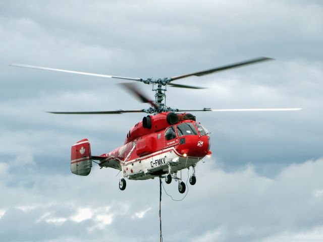 KAMOV Ka-32 (C-FMKV) - C-FMKV, a VIH Kamov 32 (ex Heli-Swiss) during a heavy lift operation. Poste-Montagnais, Québec - June 2014