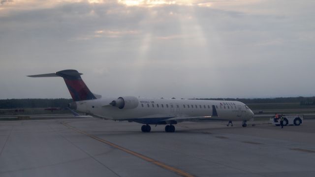 Canadair Regional Jet CRJ-900 (N913XJ)