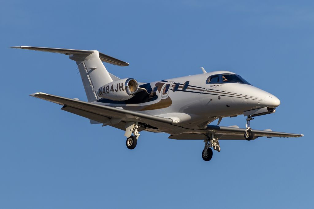 Embraer Phenom 100 (N484JH)