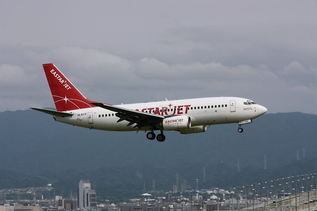 Boeing 737-700 (HL8215)