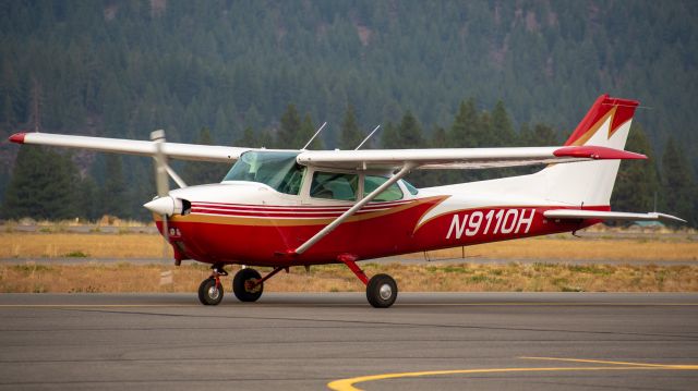 Cessna Skyhawk (N9110H)