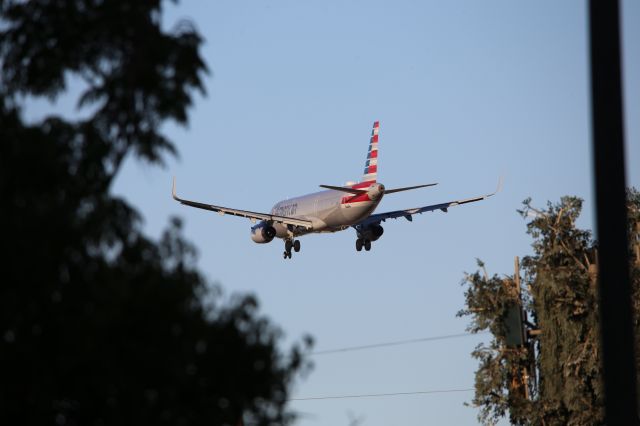 Airbus A321 (N127AA)