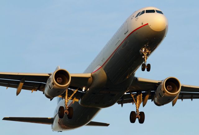 Airbus A321 — - On short finals to 027R at LHR.