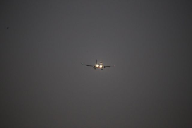 EMBRAER 175 (long wing) (N198SY)
