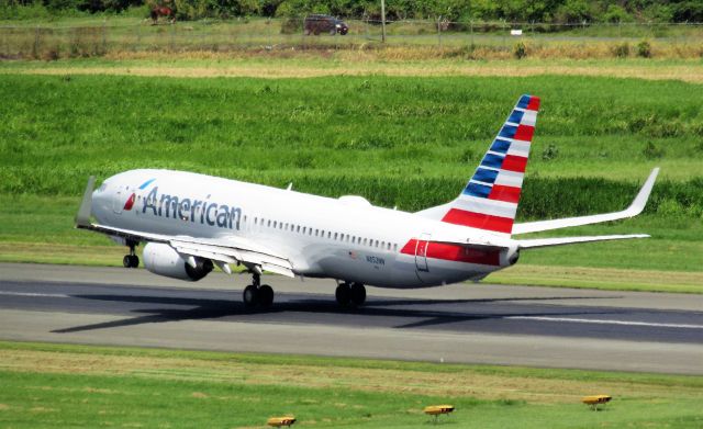 Boeing 737-800 (N852NN)