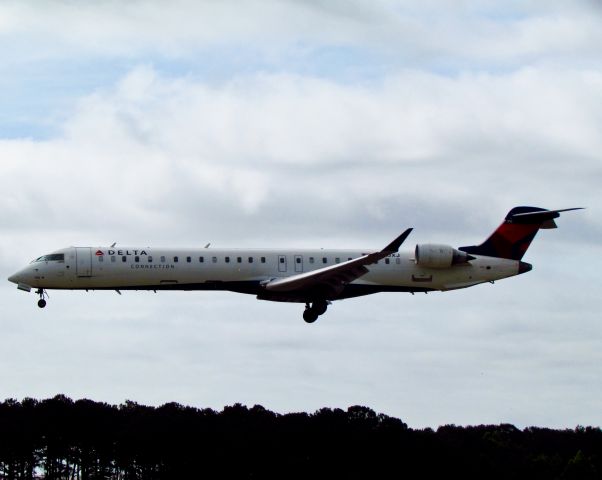 Canadair Regional Jet CRJ-900 (N910XJ)