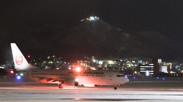 Boeing 737-800 (JA306J) - Japan Airlines / Boeing 737-846br /Jan.11.2016 Hakodate Airport [HKD/RJCH] JAPAN