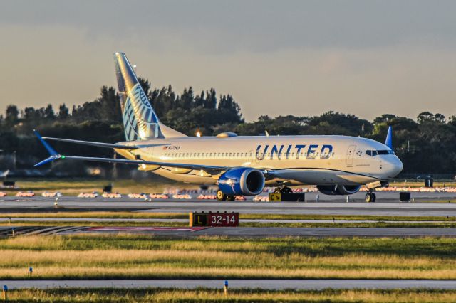 Boeing 737 MAX 9 (N27269)