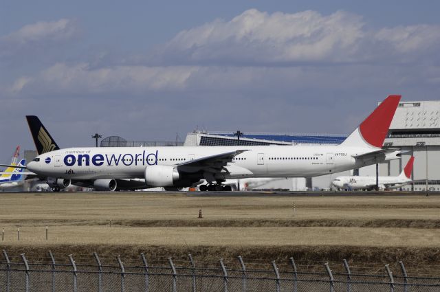 BOEING 777-300 (JA732J) - Departure at Narita Intl Airport Rwy34L on 2013/02/21 "One World c/s"