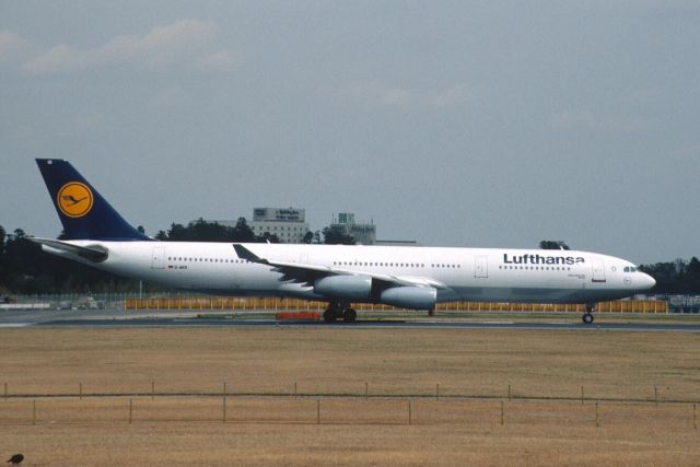 Airbus A340-300 (D-AIGI) - Departure at Narita Intl Airport Rwy16R on 2003/04/11