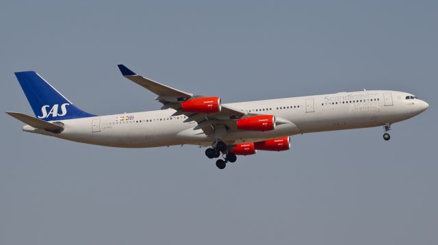 Airbus A340-300 (LN-RKG)