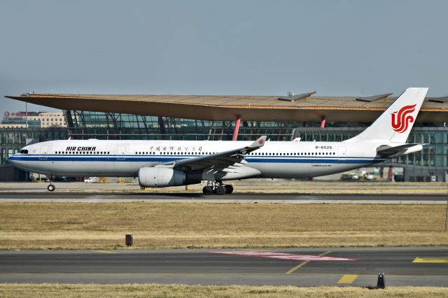 Airbus A330-300 (B-6525)