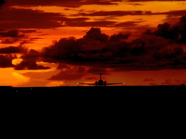 McDonnell Douglas MD-83 —