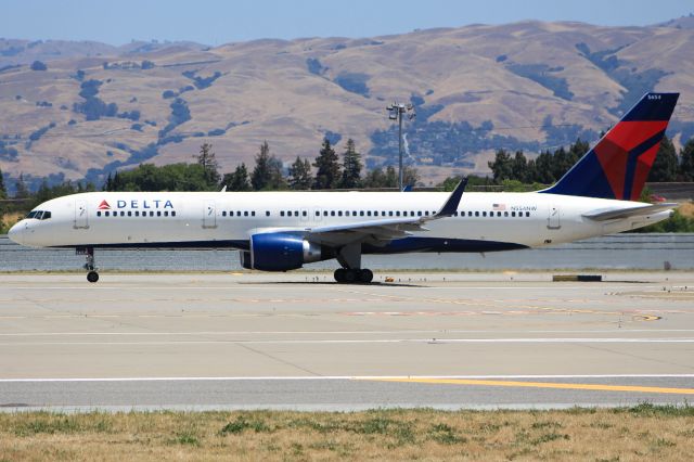 Boeing 757-200 (N554NW)