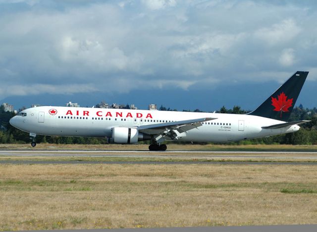 BOEING 767-300 (C-GHLU)