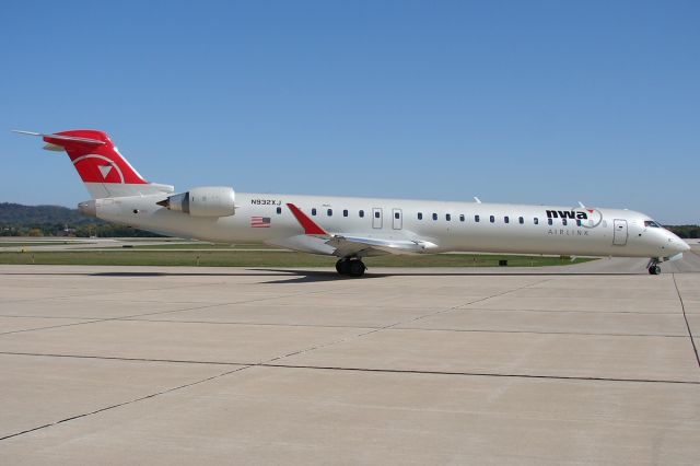 Canadair Regional Jet CRJ-900 (N932XJ)