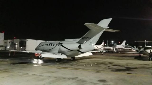 Hawker 800 (N800CJ)