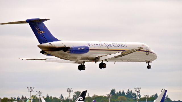 McDonnell Douglas DC-9-30 (N935CE) - Everts Air Cargo DC-9-33F from PANC on final to Rwy 16R for a fuel stop enroute to KTUS on 8/28/14. (LN:521 / cn 47413).