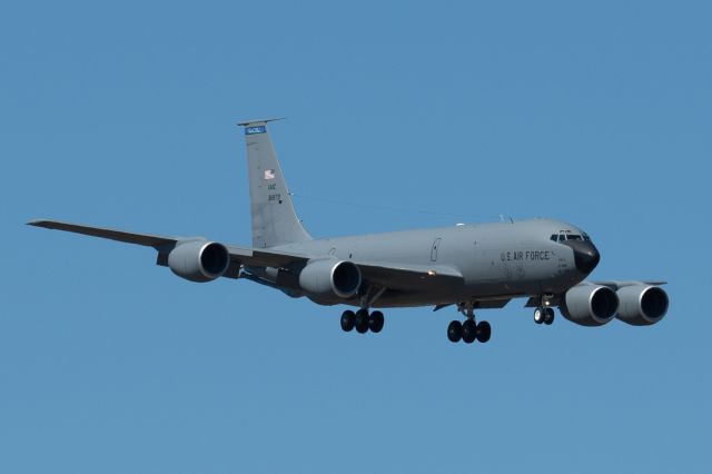 N38879 — - Boeing KC-135Rmsn 18727. USAF 63-8879 alternate 38879  6th ARW,  927th ARW  final rwy21 YPPH 26 January 202