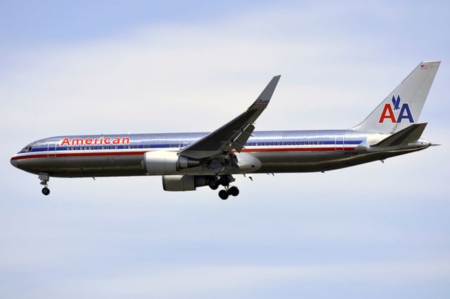 N373AA —