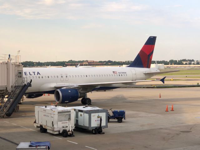 Airbus A320 (N378NW) - DL871 to New York LaGuardia 