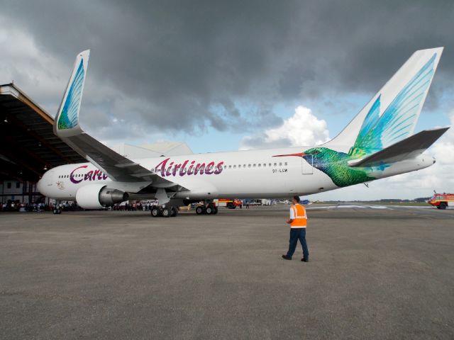 BOEING 767-300 (9Y-LGW)