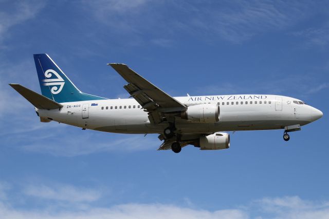 BOEING 737-300 (ZK-NGG)