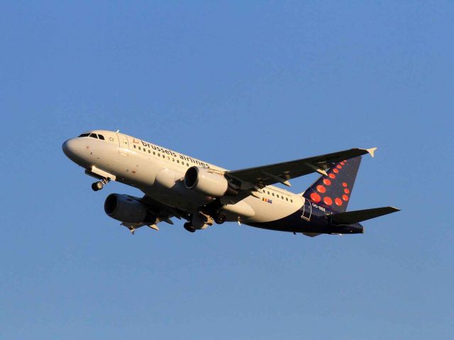 Airbus A319 (OO-SSX) - Brussels EBBR - Ibiza LEIB