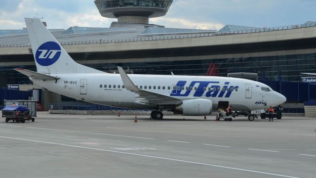 Boeing 737-500 (VP-BVZ)