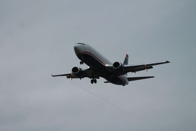 Boeing 737-700 (N445US)