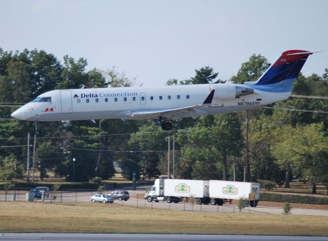 Canadair Regional Jet CRJ-200 (N879AS) - Arriving runway 22 - 9/21/10