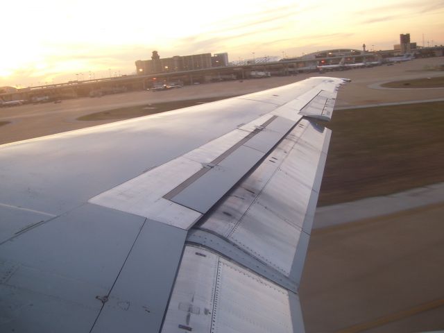 McDonnell Douglas MD-80 (N462AA) - take off from rwy 17r @dfw