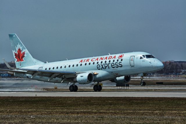 Embraer ERJ 175 (C-FFYG)