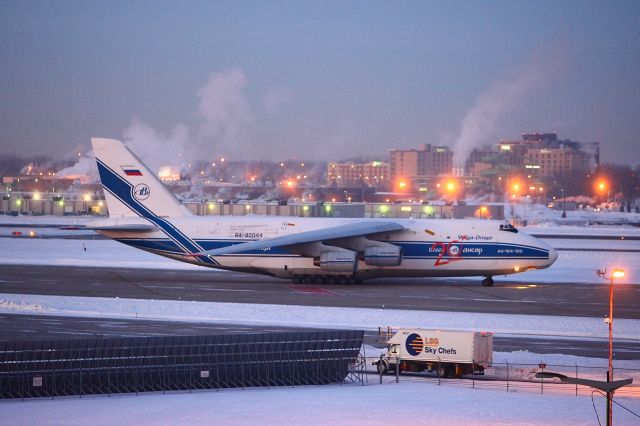 Antonov An-124 Ruslan (VDA2196) - Siberian weather gripped MN when this super-heavy arrived. -18F temperature