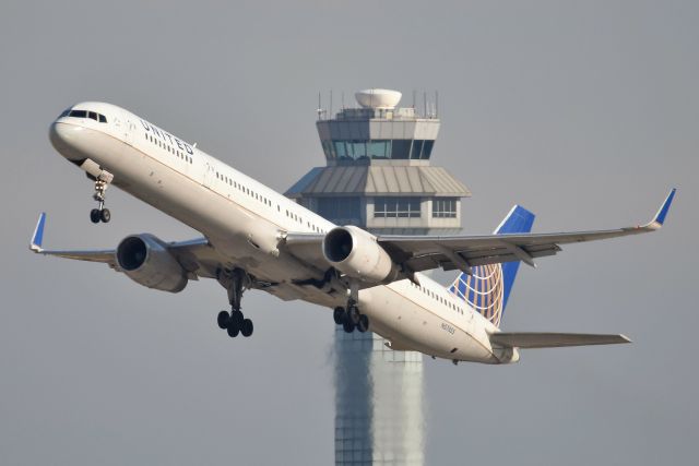 BOEING 757-300 (N57855) - 28-R on 12-21-20