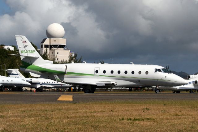 IAI Gulfstream G200 (N603RF) - Lining up to depart rwy 10 on 30-Dec-12 heading for KMMU.