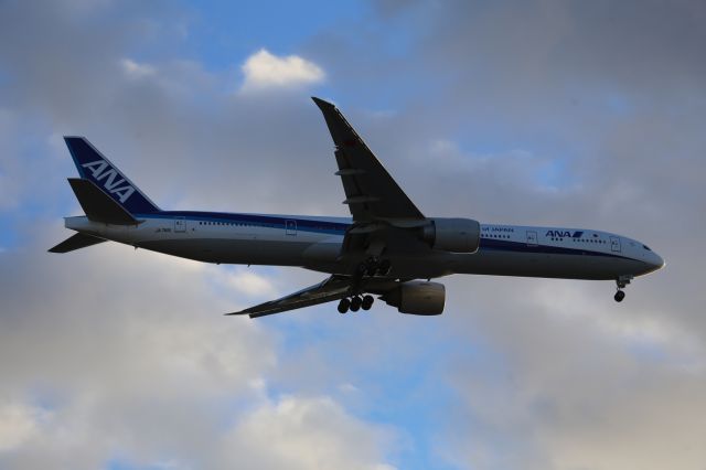 BOEING 777-300ER (JA781A)