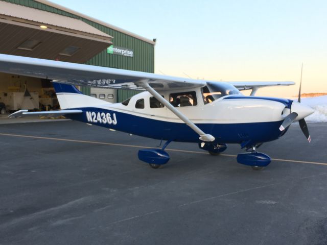 Cessna Skyhawk (N2436J)