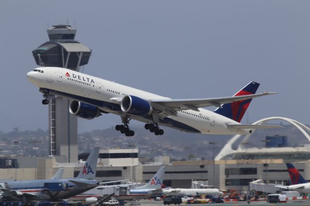 BOEING 777-200LR (N708DN)