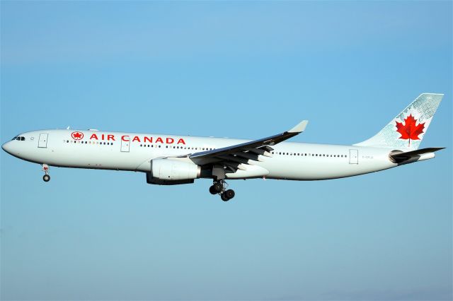 Airbus A330-300 (C-GFUR)